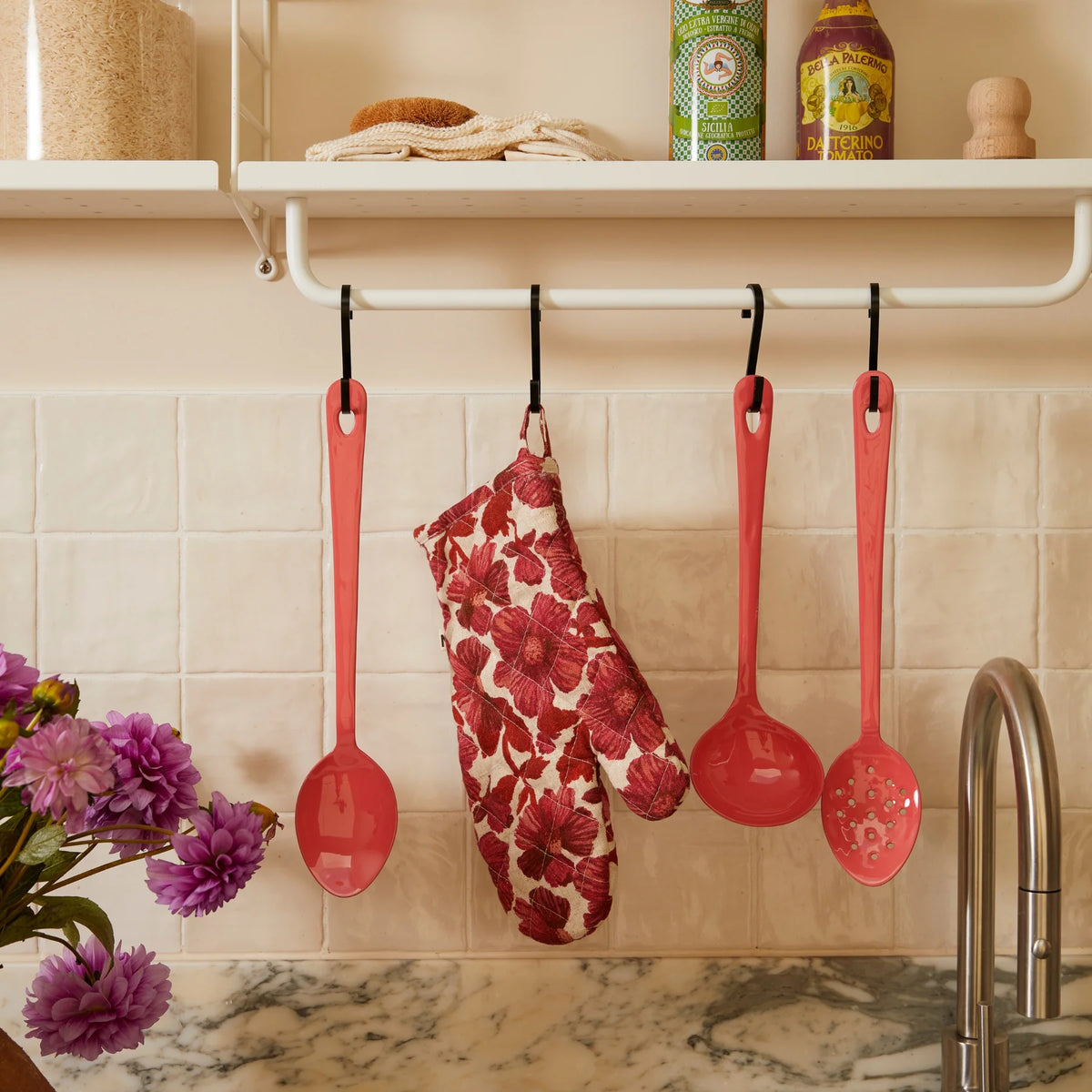 Bonnie &amp; Neil - Enamel Candy Pink Kitchen Utensil Set